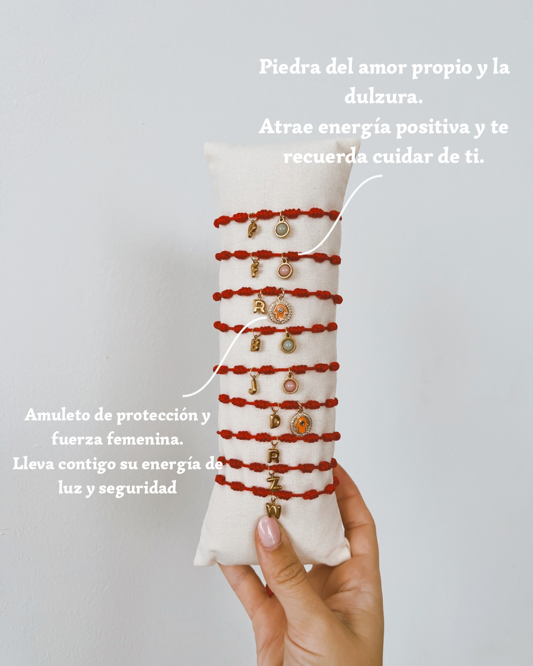 Pulsera Inicial con Mano de Fátima - Cuerda Roja